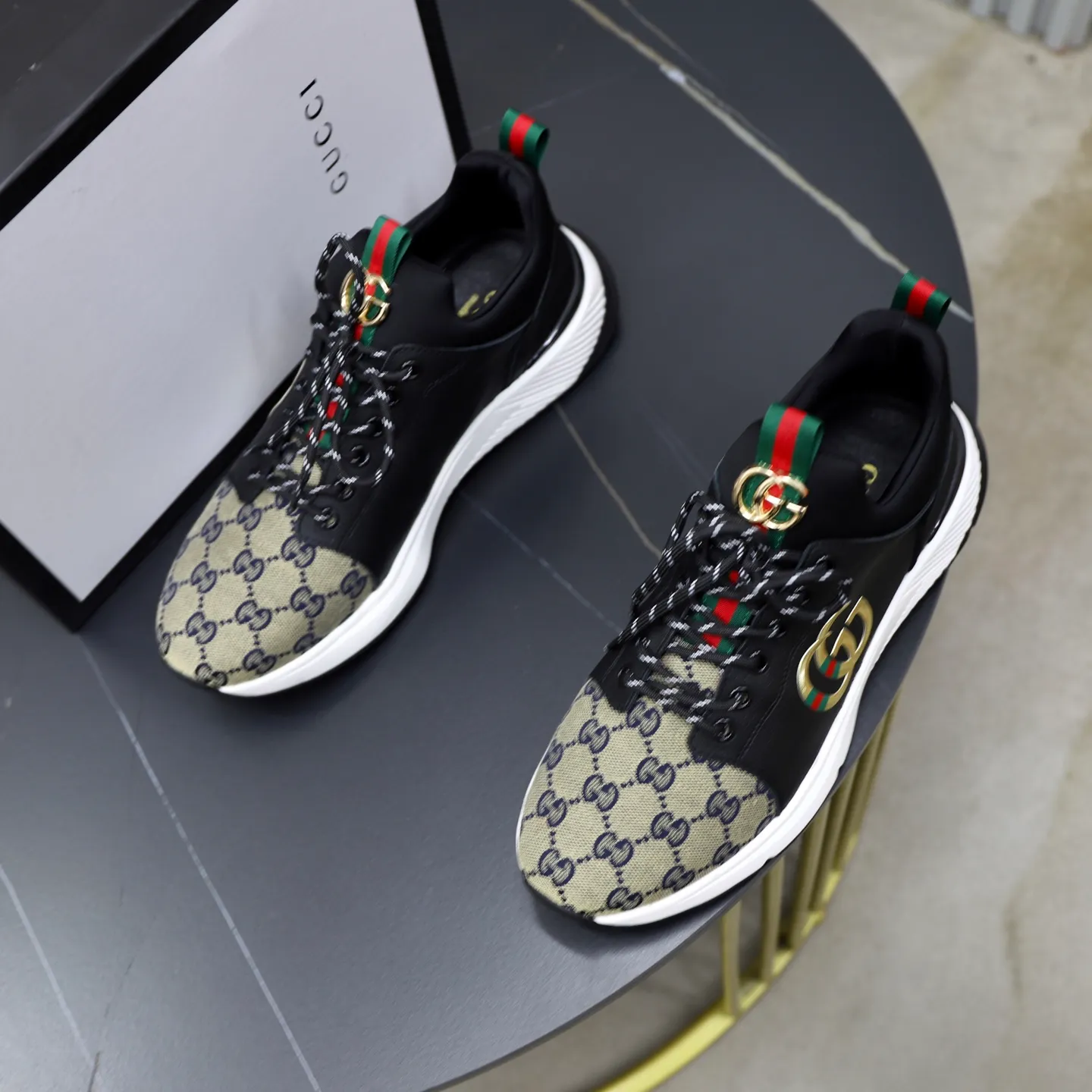 Ex-factory price: 462💰🙅‍♂️🙅‍♂️🙅‍♂️ Brand: GUCCI Standard code: 38-44 (45 customized) Grade: Same as the official website Material: Original material splicing Comfortable and breathable lining Lightweight and wear-resistant sports outsole Style category: Men's fashionable casual shoes Running sneakers Distinguished luxury brand elements Top luxury Color: actual picture color